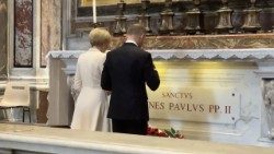 Prezydent przy grobie św. Jana Pawła II