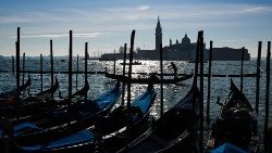 Veduta sur la petite île de San Giorgio Maggiore, durant le Carnaval de Venise, le 11 février 2023. 