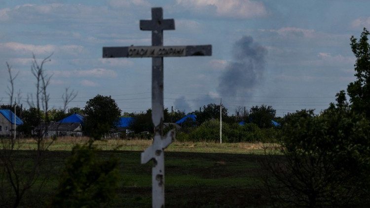 Fumaça após um ataque militar russo na cidade de Lyman, em meio ao ataque da Rússia à Ucrânia, na região de Donetsk, Ucrânia, 12 de maio de 2024. REUTERS/Valentyn Ogirenko