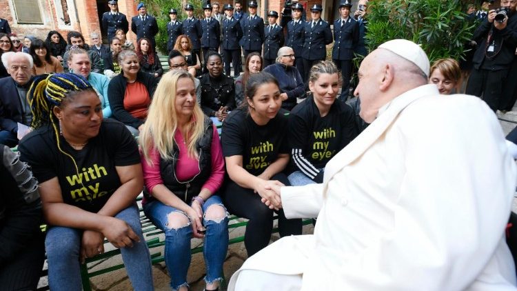 لقاء البابا فرنسيس مع السجينات في البندقية ٢٨ نيسان أبريل ٢٠٢٤