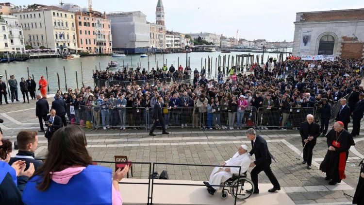 Papa Francisko akikutana na vijana wa kizazi kipa kutoka Venezia