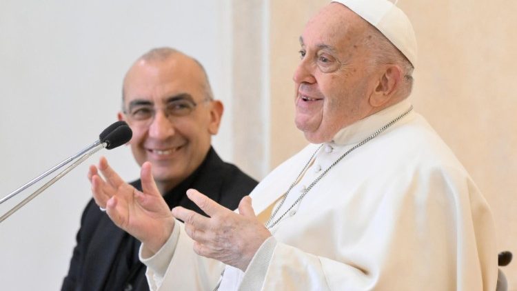 Le Pape a rencontré des membres du clergé romain en la basilique de la Sainte-Croix de Jérusalem, le 3 mai 2024.