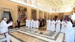 Папата с монасите от абатството на Монтеверджине в Италия