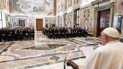 Папата с членовете на Ватиканската школа по палеография, дипломатика и архивистика и от Ватиканската школа по библиотекознание