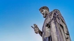 Статуя святога Пятра на ватыканскай плошчы