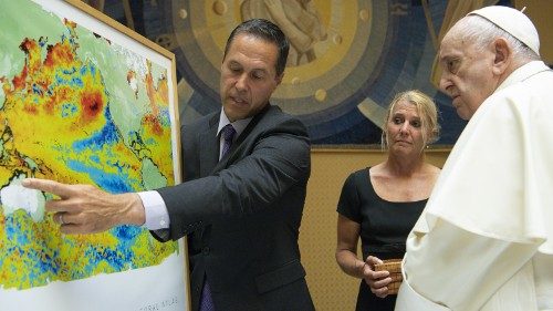 Foto de arquivo: o Papa Francisco encontra Delegação do Movimento Laudato si' (Vatican Media)