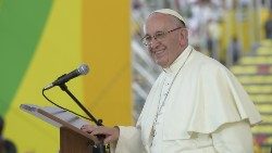 2022.06.28 2016.02.Viaggio Apostolico Cuba-Messico 12-18 Febbraio 2016Messico 12-18 Febbraio 2016 Incontro Giovani Stadio di Morelia, Papa Francesco felice, sorriso