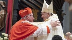 Beim Konsistorium 2019: Kardinal Jean Claude Hollerich und  Papst Franziskus