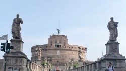 Статуї апостолів мості перед Castel San Angelo
