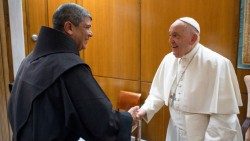Papa Francesco con padre Ibrahim Faltas