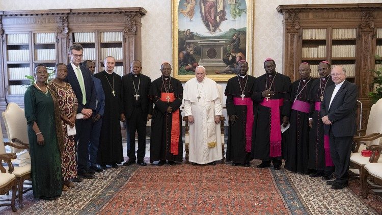 Momentos de encontro do Papa Francisco com a África