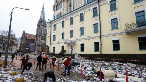Un'immagine dei danni provocati dagli ultimi attacchi russi su Kyiv