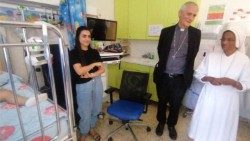 2020.06.16 Kardinali Zuppi atemebelea Hospitali ya Watoto ya  Charitas ya  Bethlehemu.