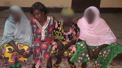 Falta, Maimouna e Bossoni, três vítimas de Boko Haram. Desejam permanecer anónimas por questões de segurança 