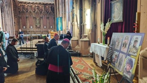 2024.07.22 Cardinale Parolin visita nella chiesa romano-cattolica di San Nicola a Kyiv