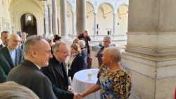 El Cardenal Parolin en la "Mesa por la Paz", 10 de mayo de 2024.