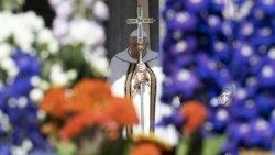 Aranjamente florale în Piața Sfântul Petru. Fotografie din arhivă 
