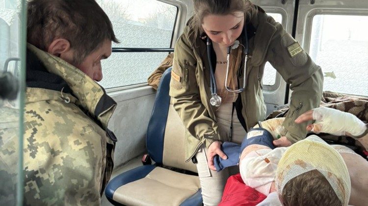 Viktorie při evakuaci zraněných