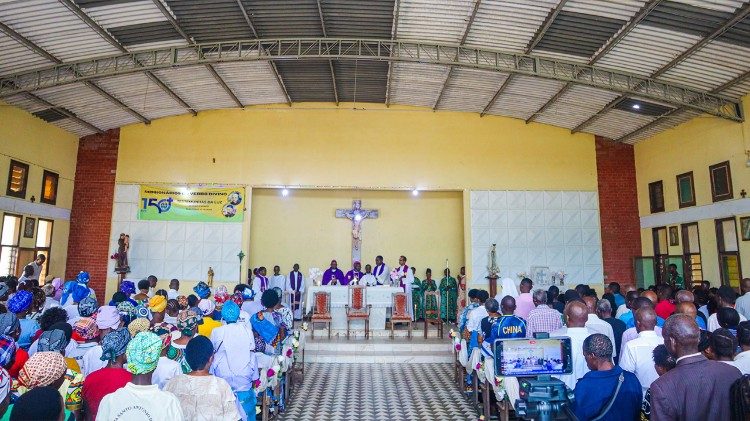 Antigos estudantes e amigos da Missão de Barada participaram na Eucaristia em homenagem a Dom Francisco Chimoio e Ir. Ana Palmira