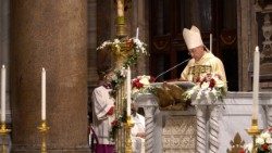2025.04.21 Messa a San Giovanni in Laterano, Messa per Papa Francesco presieduta dal cardinale Baldo Reina, vicario per la diocesi di Roma