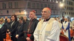 Cardinal Reina leads rosary for Pope Francis