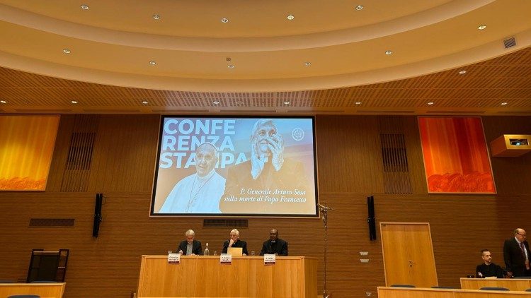 Пресконференция на отец Артуро Соза за смъртта на папа Франциск