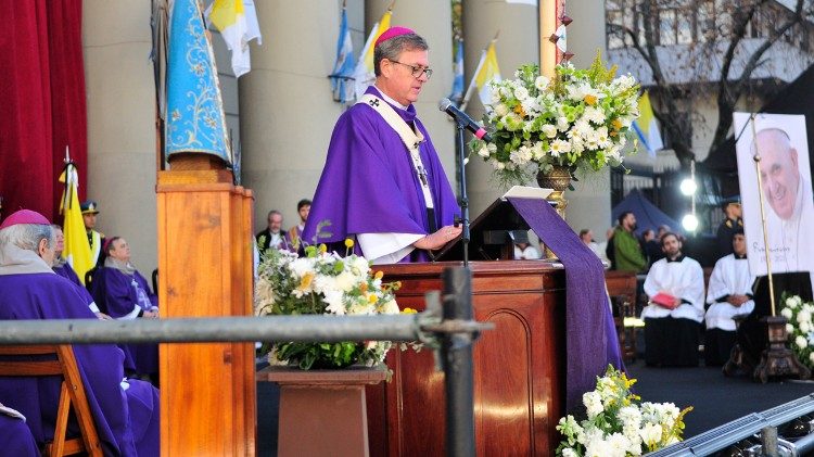 Thủ đô Buenos Aires tiễn biệt Đức Thánh Cha Phanxicô