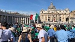 Messa-in-suffragio-di-Papa-Francesco---Adolescenti-32.jpg