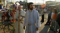 Le cardinal Begoglio et padre Pepe di Paola il y a près de 30 ans, à Buenos Aires.