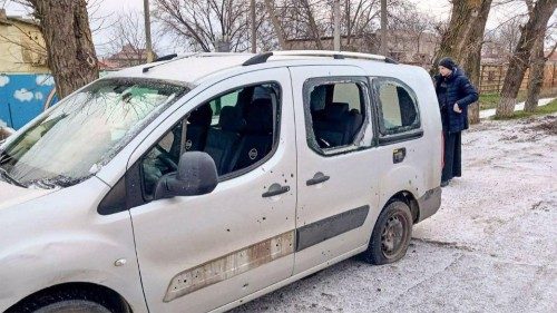 Carro do sacerdote greco-católico ucraniano atingido por um drone russo na região de Kherson. (Credits: Administração da cidade de Kherson)