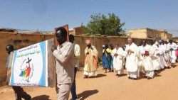 Procession pour l'ouverture du Jubilé de l'espérance au Soudan. 
