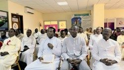 Quelques prêtres béninois lors du lancement, jeudi 27 mars 2025, des projets au profit des personnes âgées et handicapées financés par l'Église.